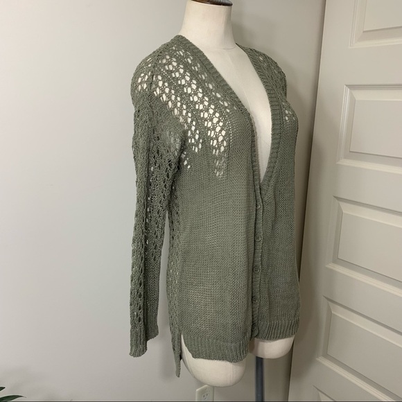 𝅺DKNY Olive Minimalist Green Crochet Knit Cardigan Sweater Deep V Neck Sz XS - Picture 6 of 10